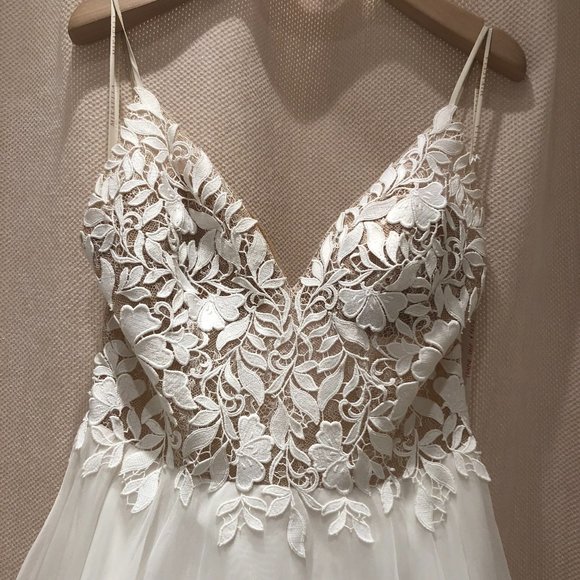 Natural, embroidered floral top, a-line - Picture 2 of 6